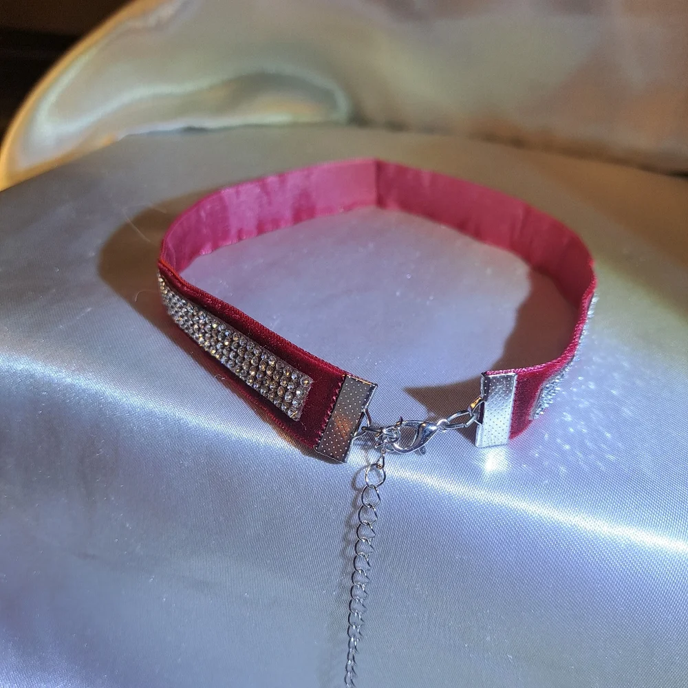 Elegant Red & Black VELVET CHOKER - Picture 3 of 8